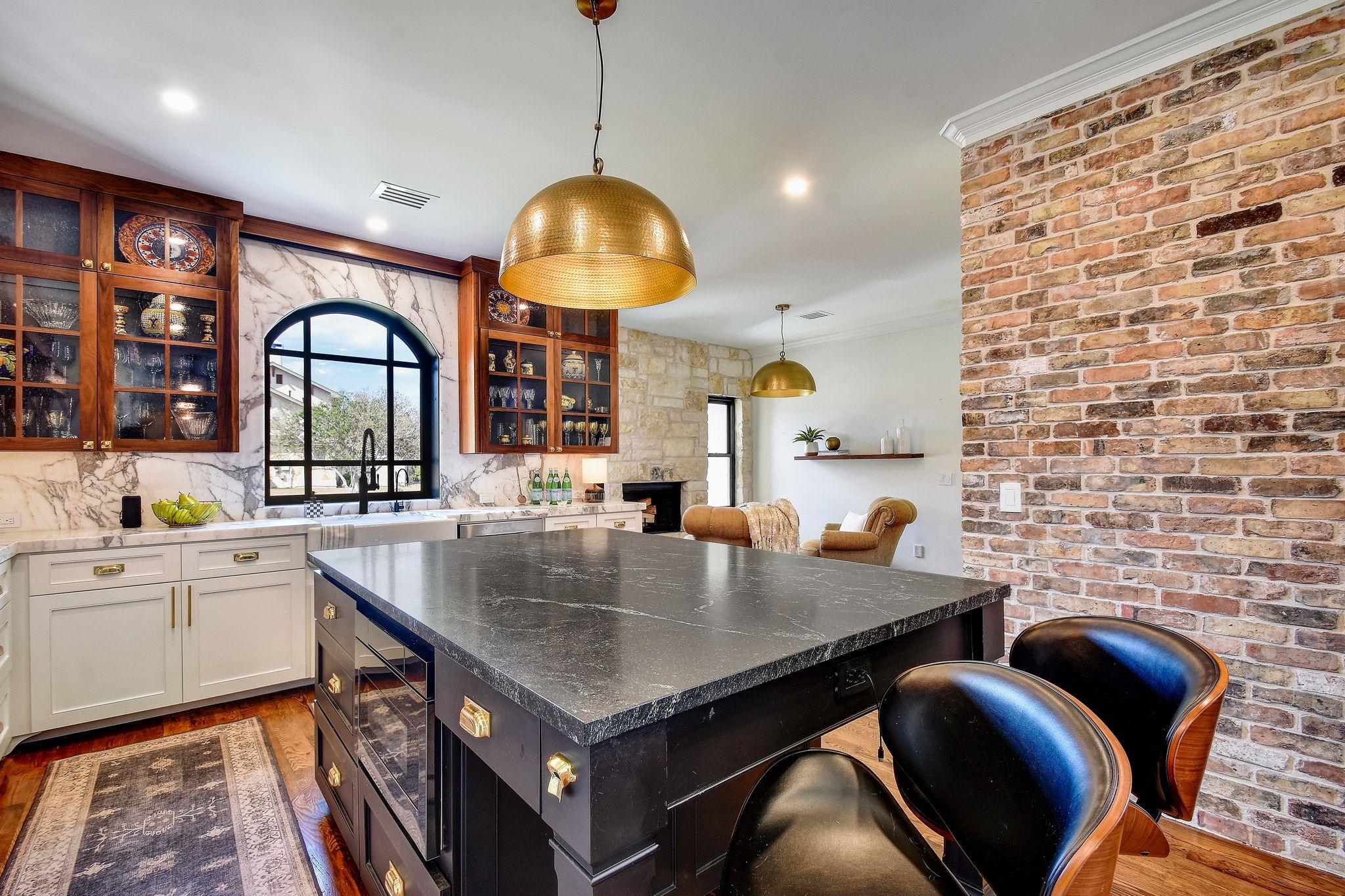 148 Trailmaster Cir, Driftwood, TX 78619