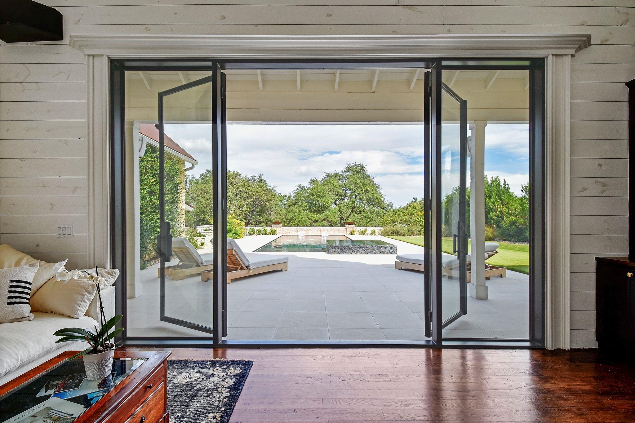 148 Trailmaster Cir, Driftwood, TX 78619