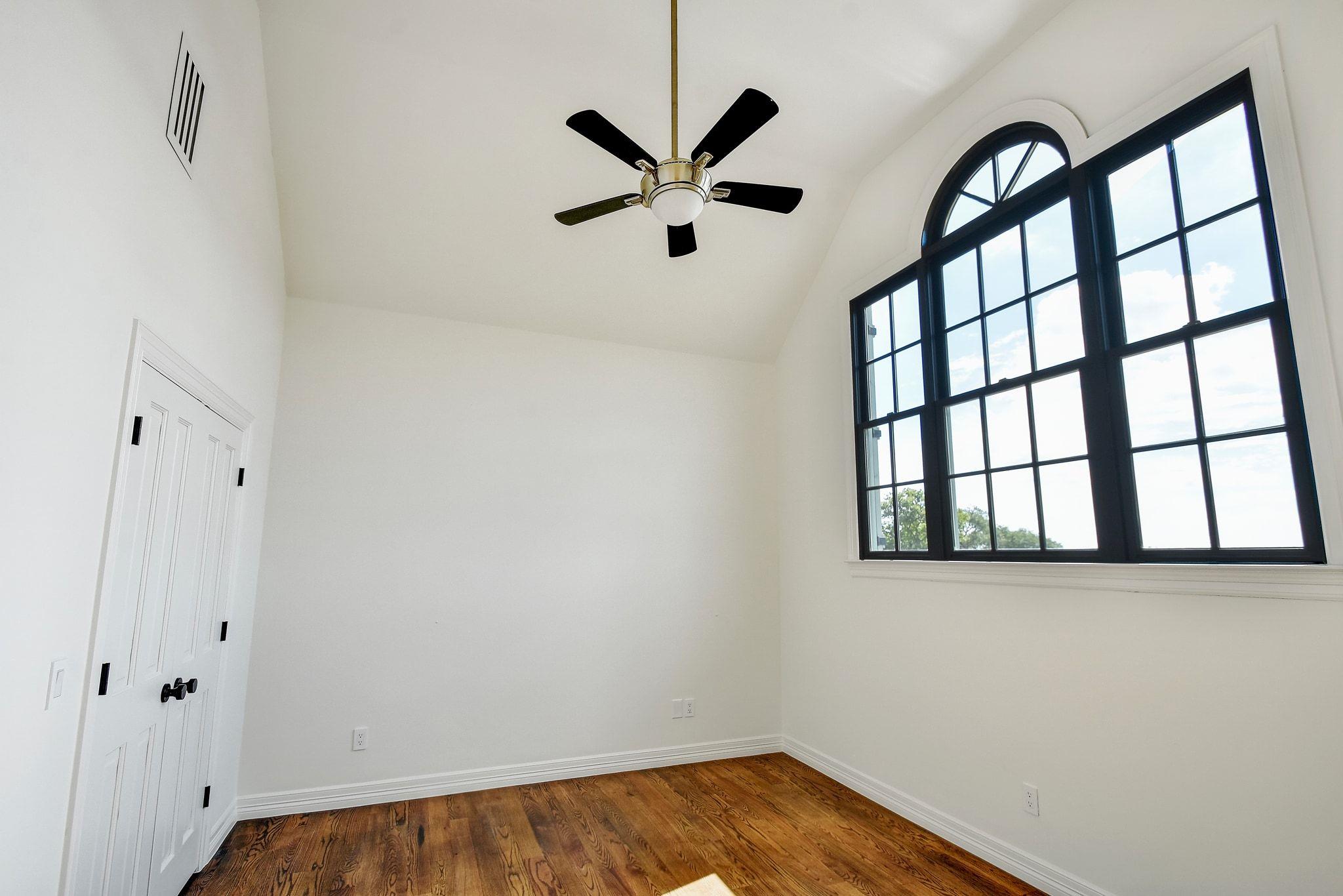 148 Trailmaster Cir, Driftwood, TX 78619