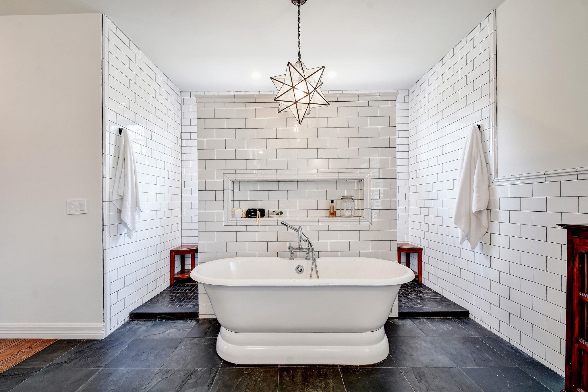 148 Trailmaster Cir, Driftwood, TX 78619