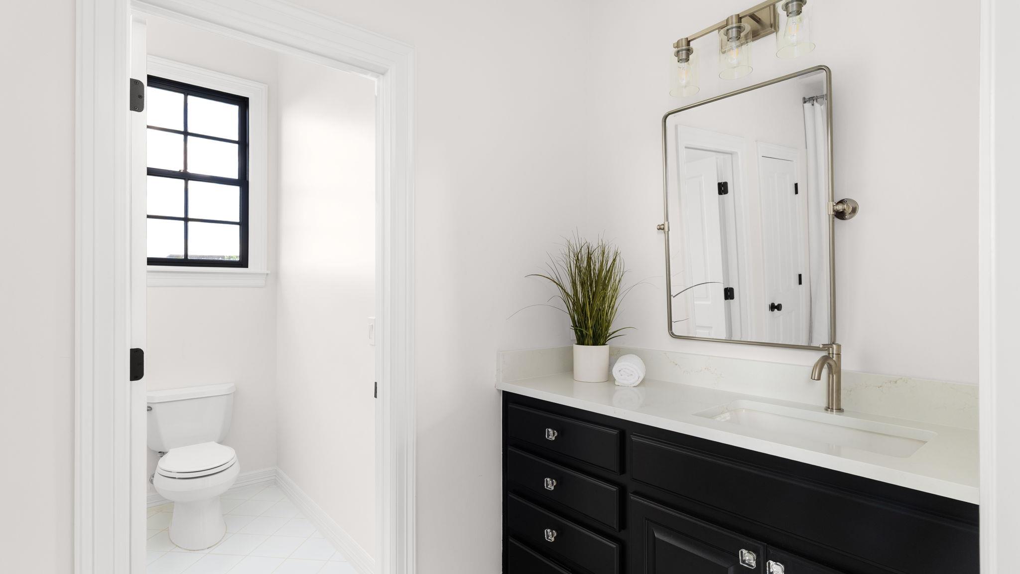 148 Trailmaster Cir, Driftwood, TX 78619