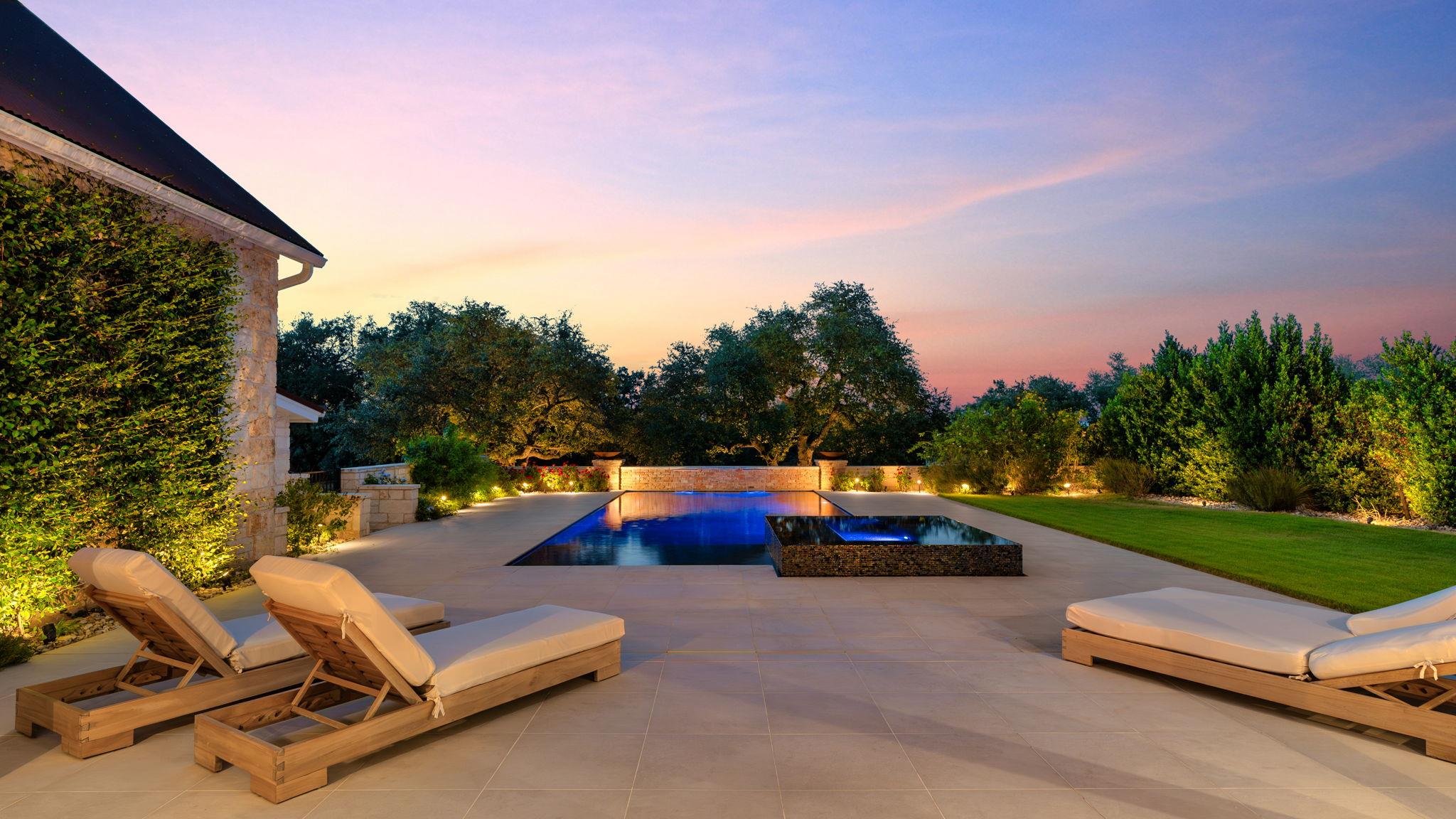 148 Trailmaster Cir, Driftwood, TX 78619