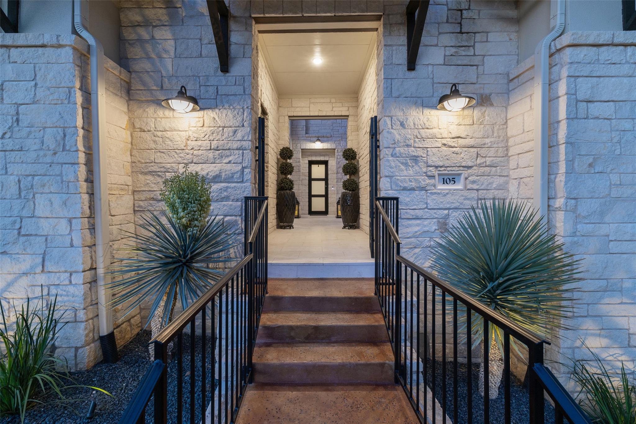 105 Bisset Ct, Lakeway, TX 78738