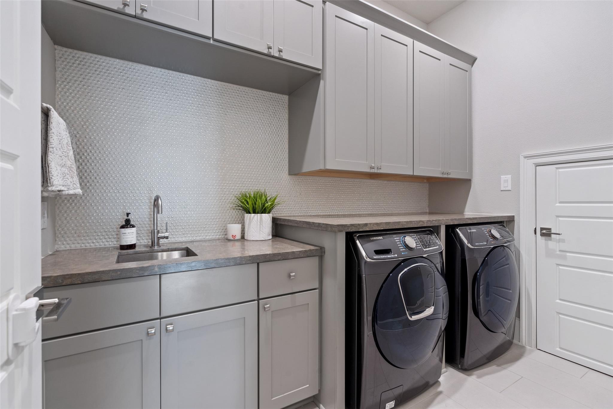 105 Bisset Ct, Lakeway, TX 78738