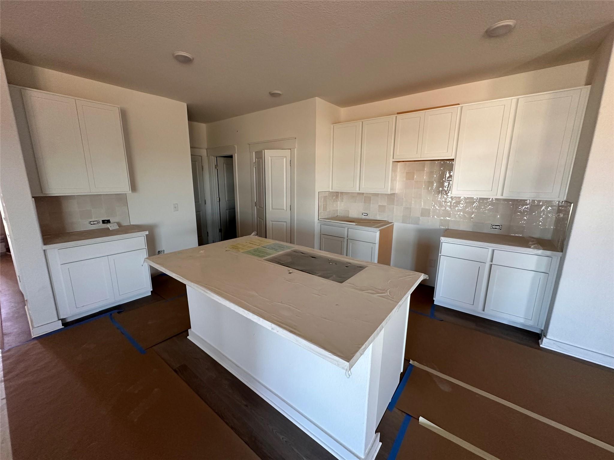 242 Seattle Slew Dr, Jarrell, TX 76537