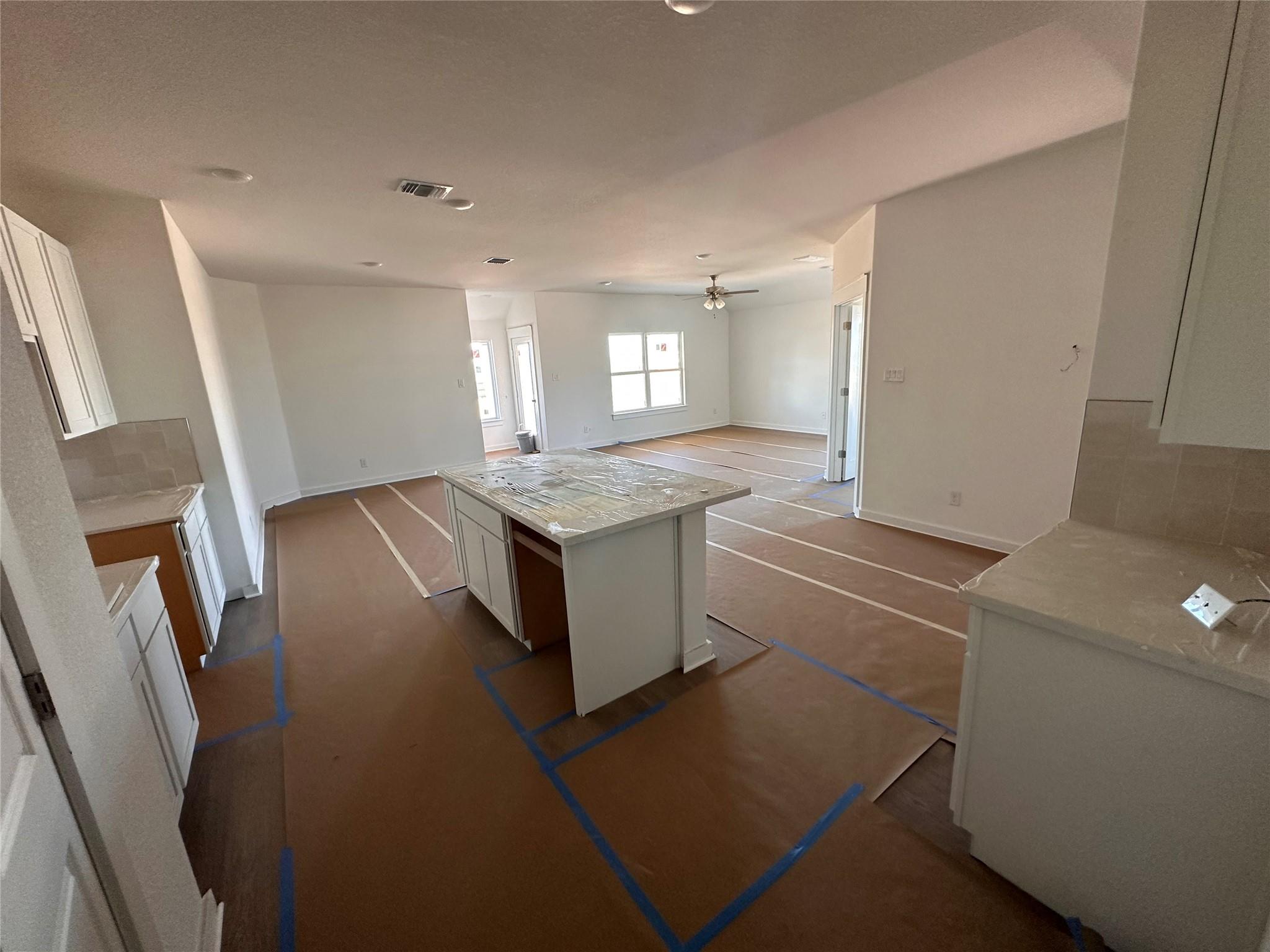 242 Seattle Slew Dr, Jarrell, TX 76537