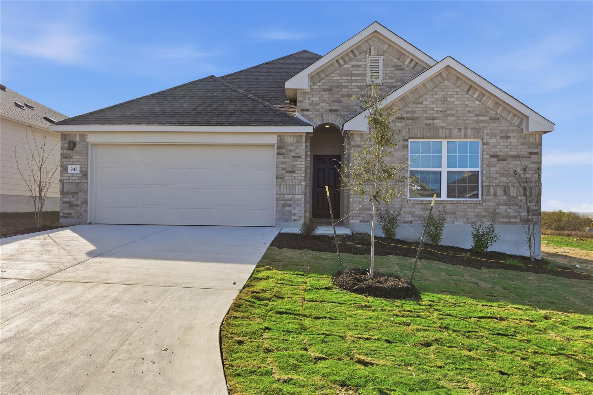 242 Seattle Slew Dr, Jarrell, TX 76537