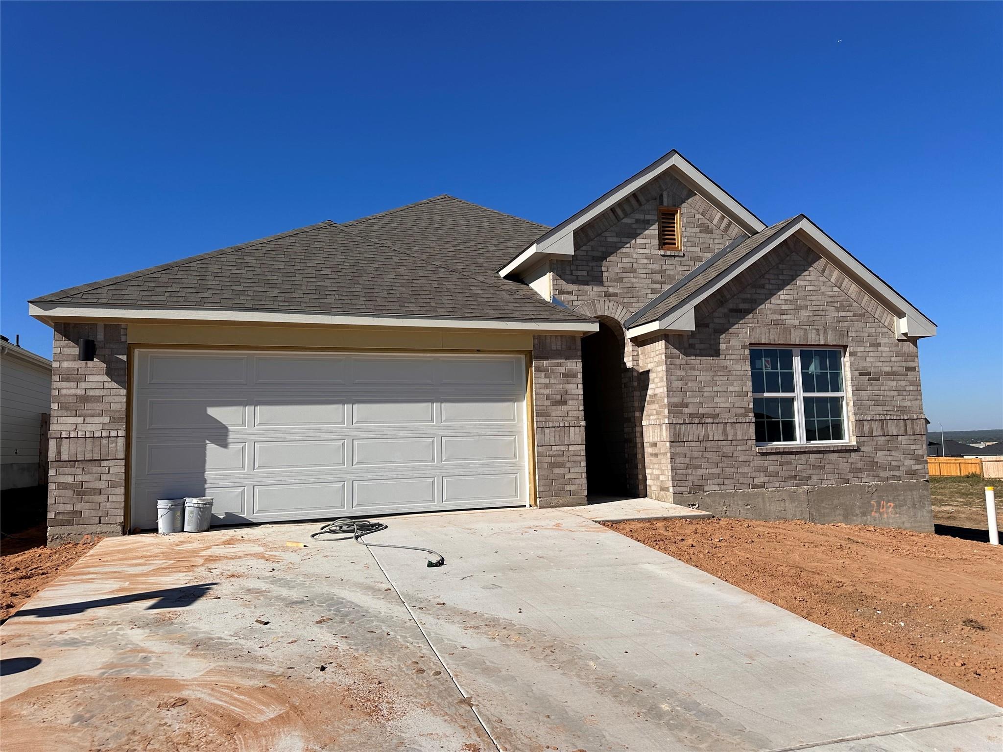 242 Seattle Slew Dr, Jarrell, TX 76537