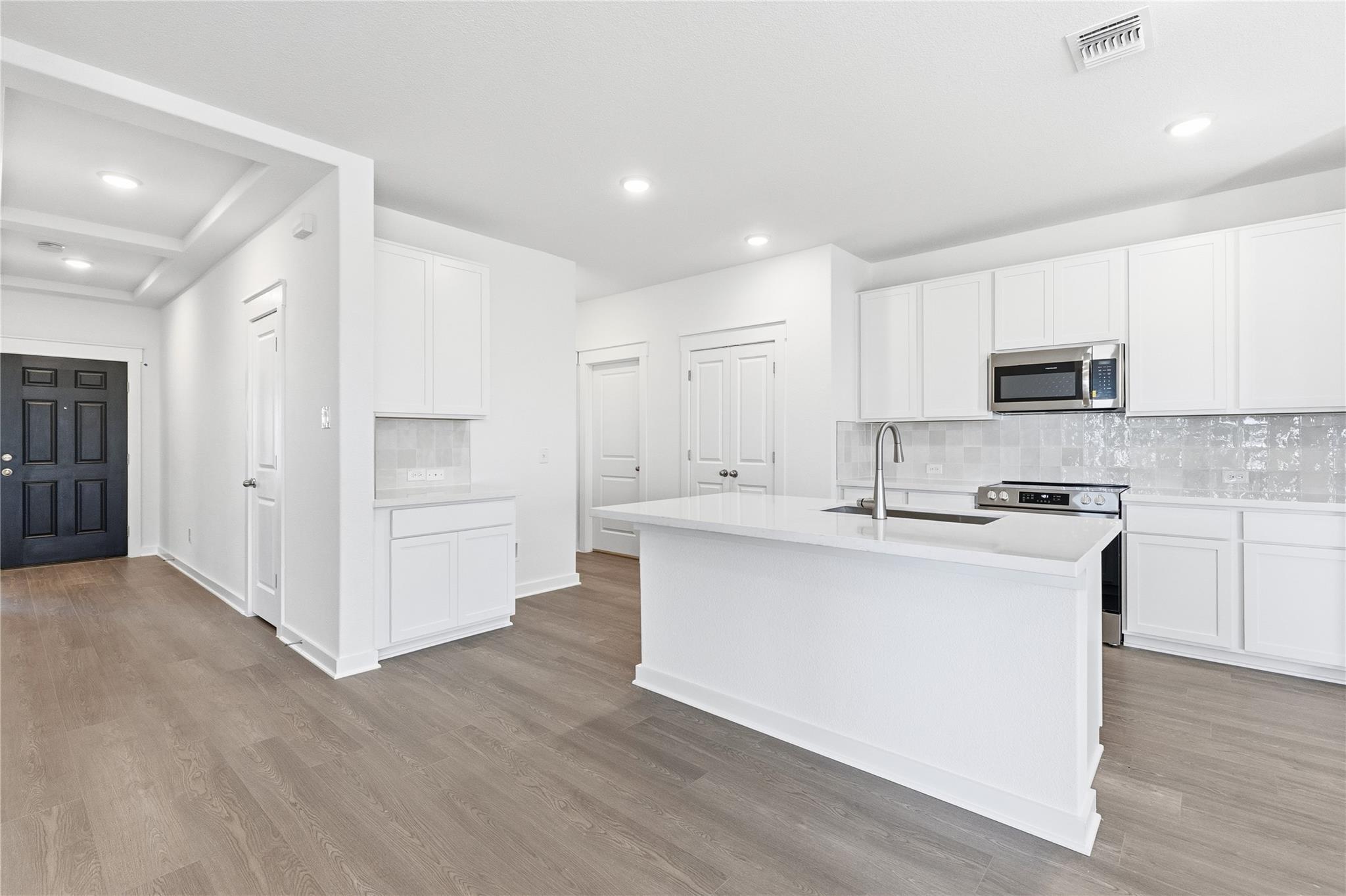 242 Seattle Slew Dr, Jarrell, TX 76537