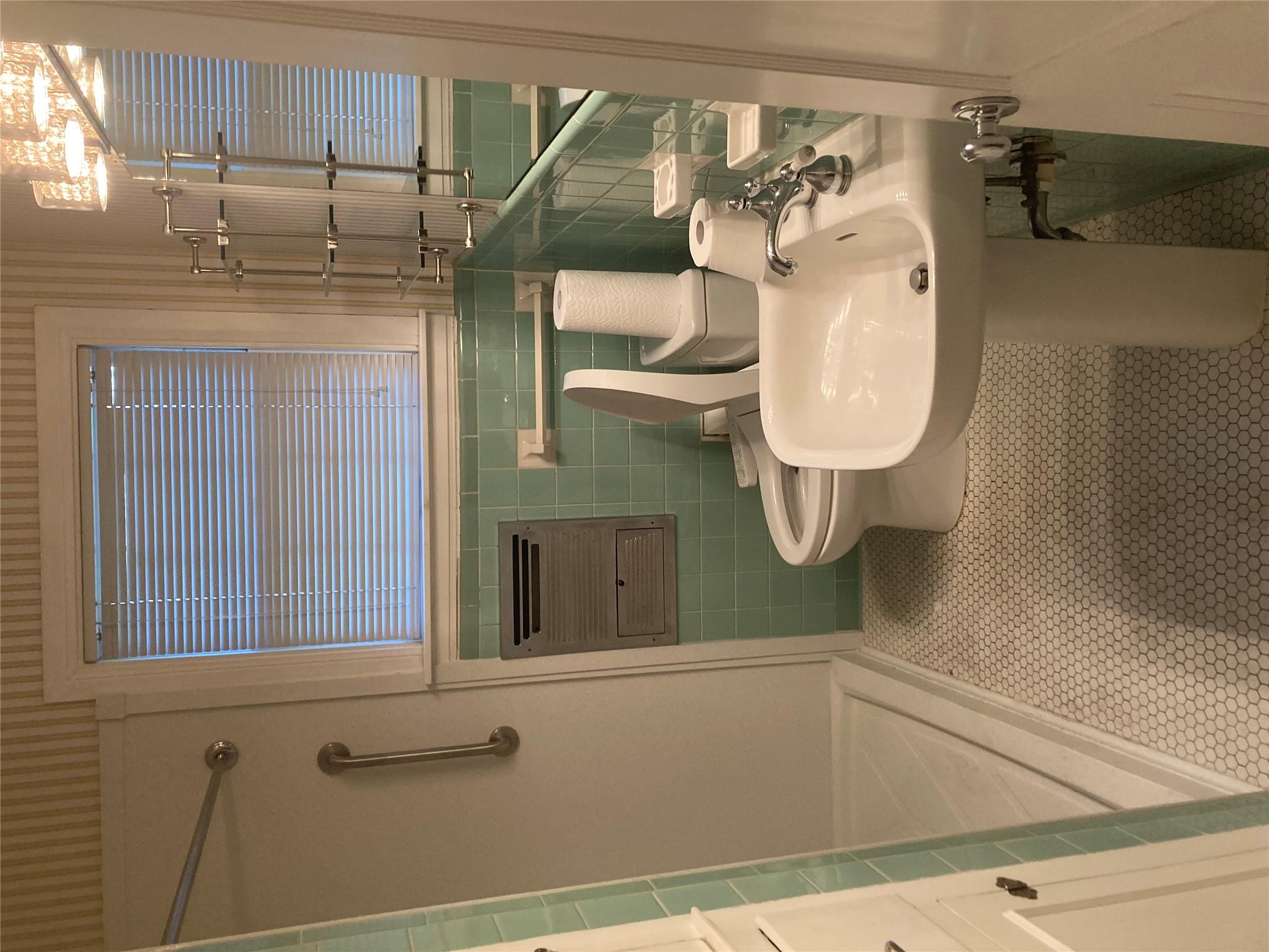 912 E 32nd St. St E # 101, Austin, TX 78705