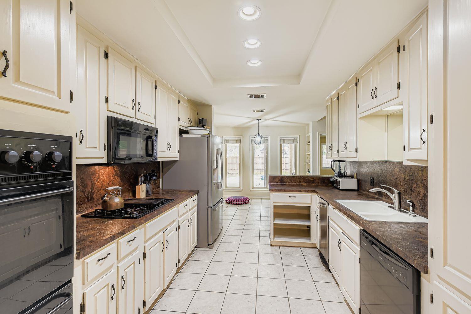 10705 Pinehurst Dr, Austin, TX 78747