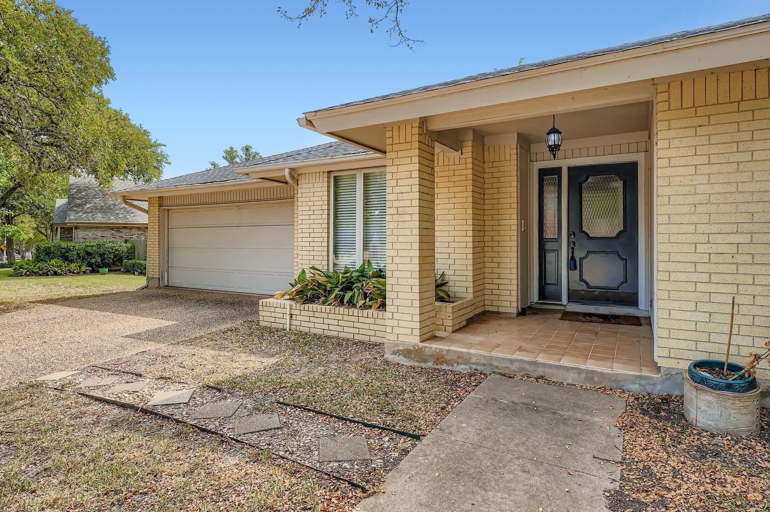 10705 Pinehurst Dr, Austin, TX 78747