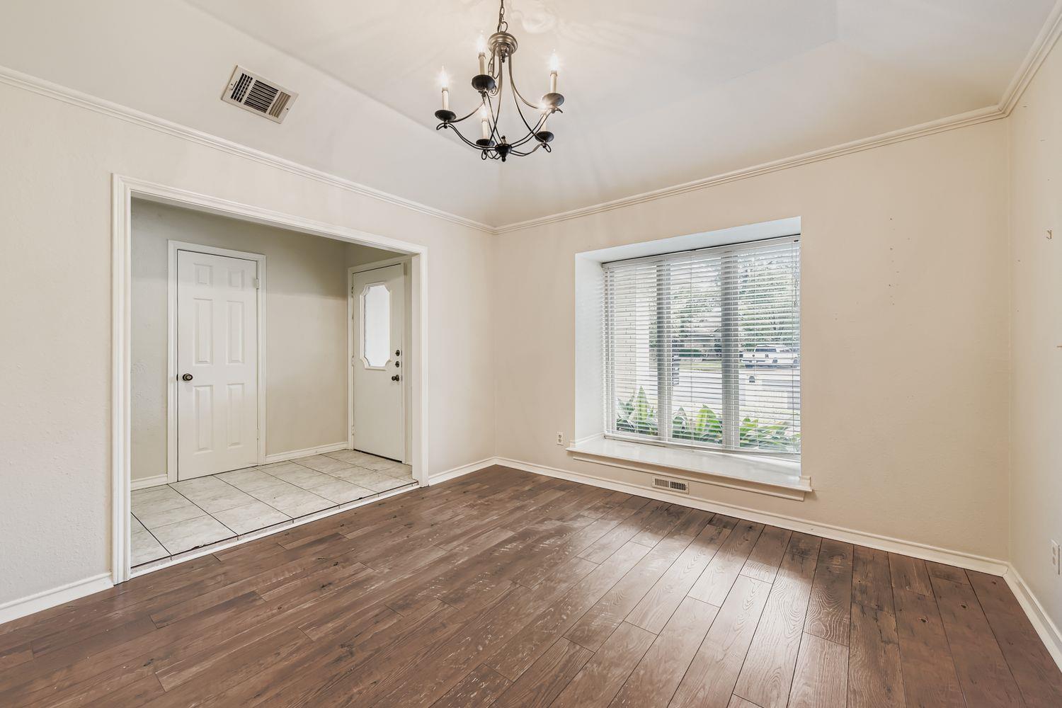 10705 Pinehurst Dr, Austin, TX 78747