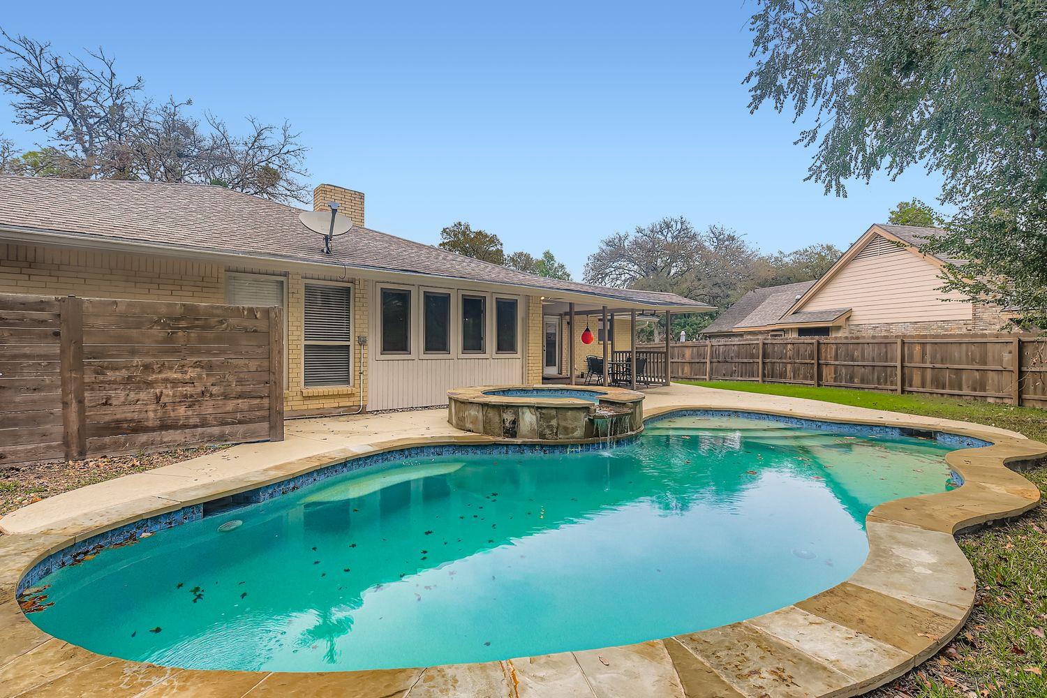 10705 Pinehurst Dr, Austin, TX 78747