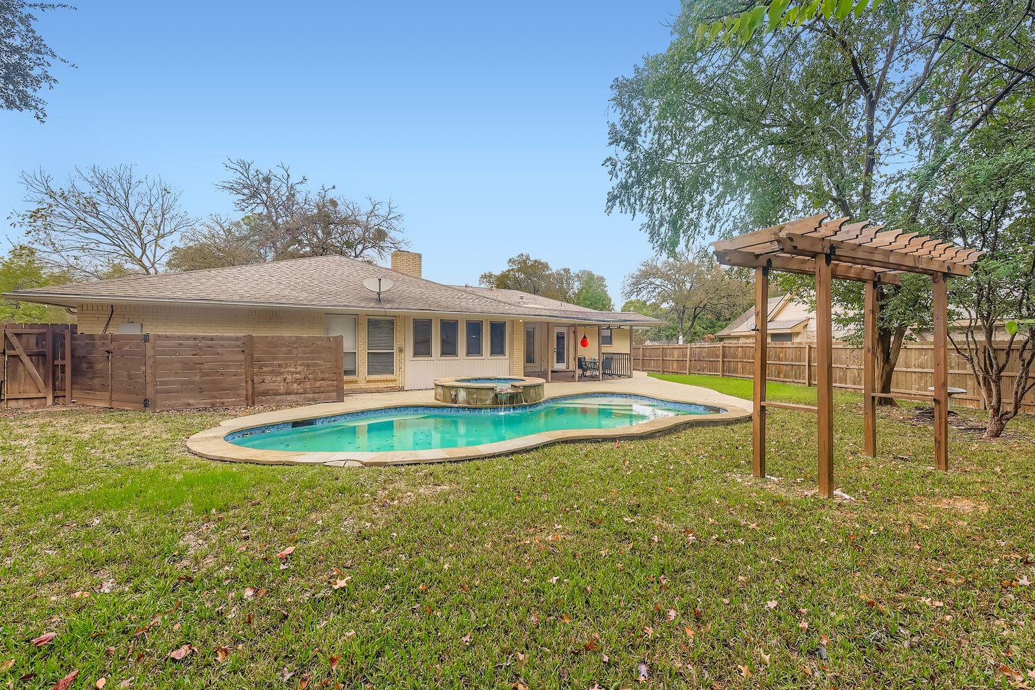 10705 Pinehurst Dr, Austin, TX 78747