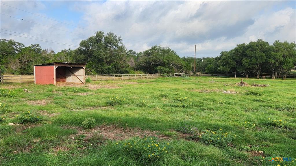 120 Pioneer Trl, San Marcos, TX 78666