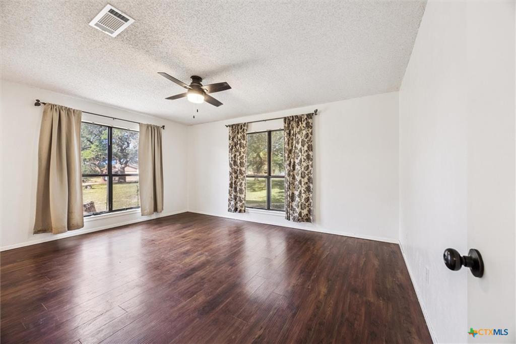 120 Pioneer Trl, San Marcos, TX 78666