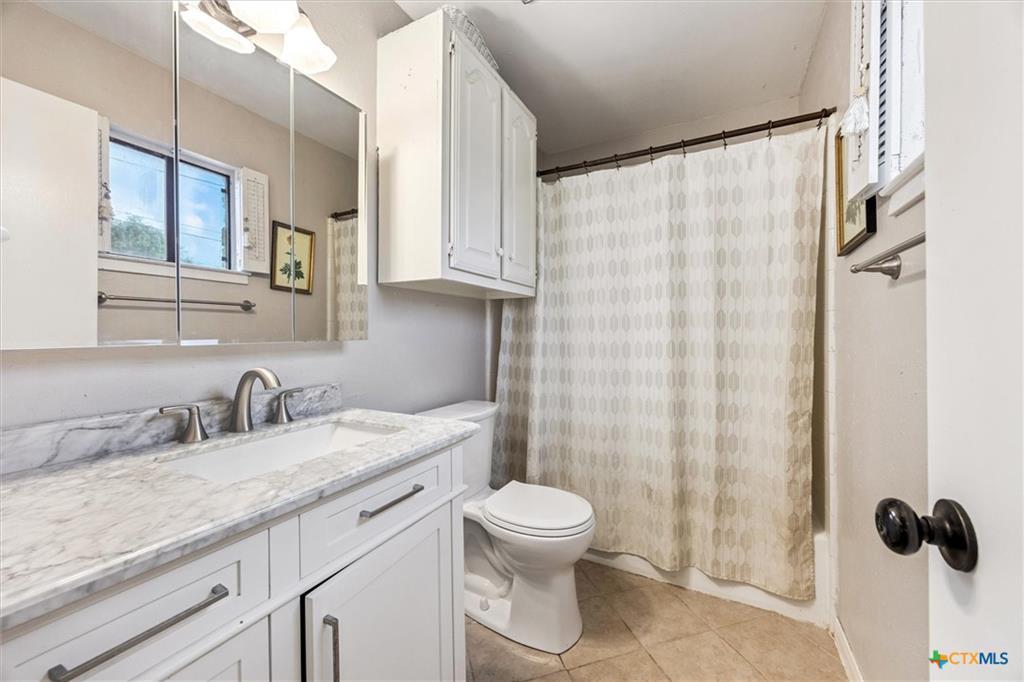 120 Pioneer Trl, San Marcos, TX 78666