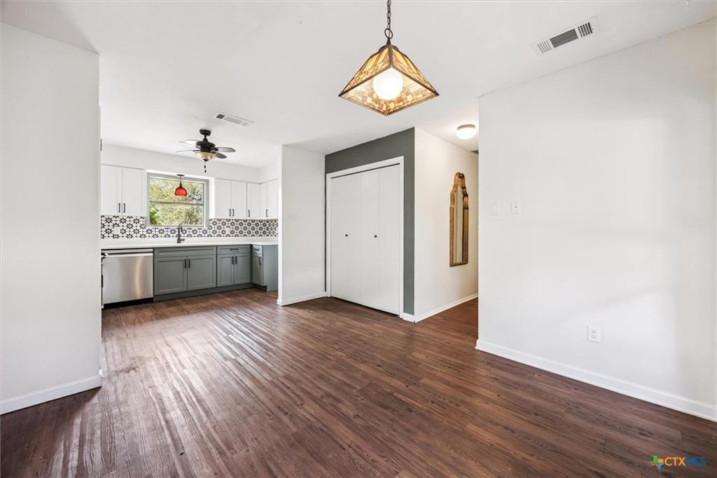 120 Pioneer Trl, San Marcos, TX 78666