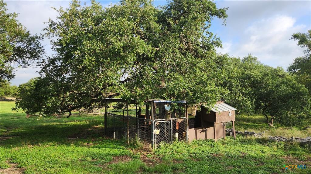 120 Pioneer Trl, San Marcos, TX 78666