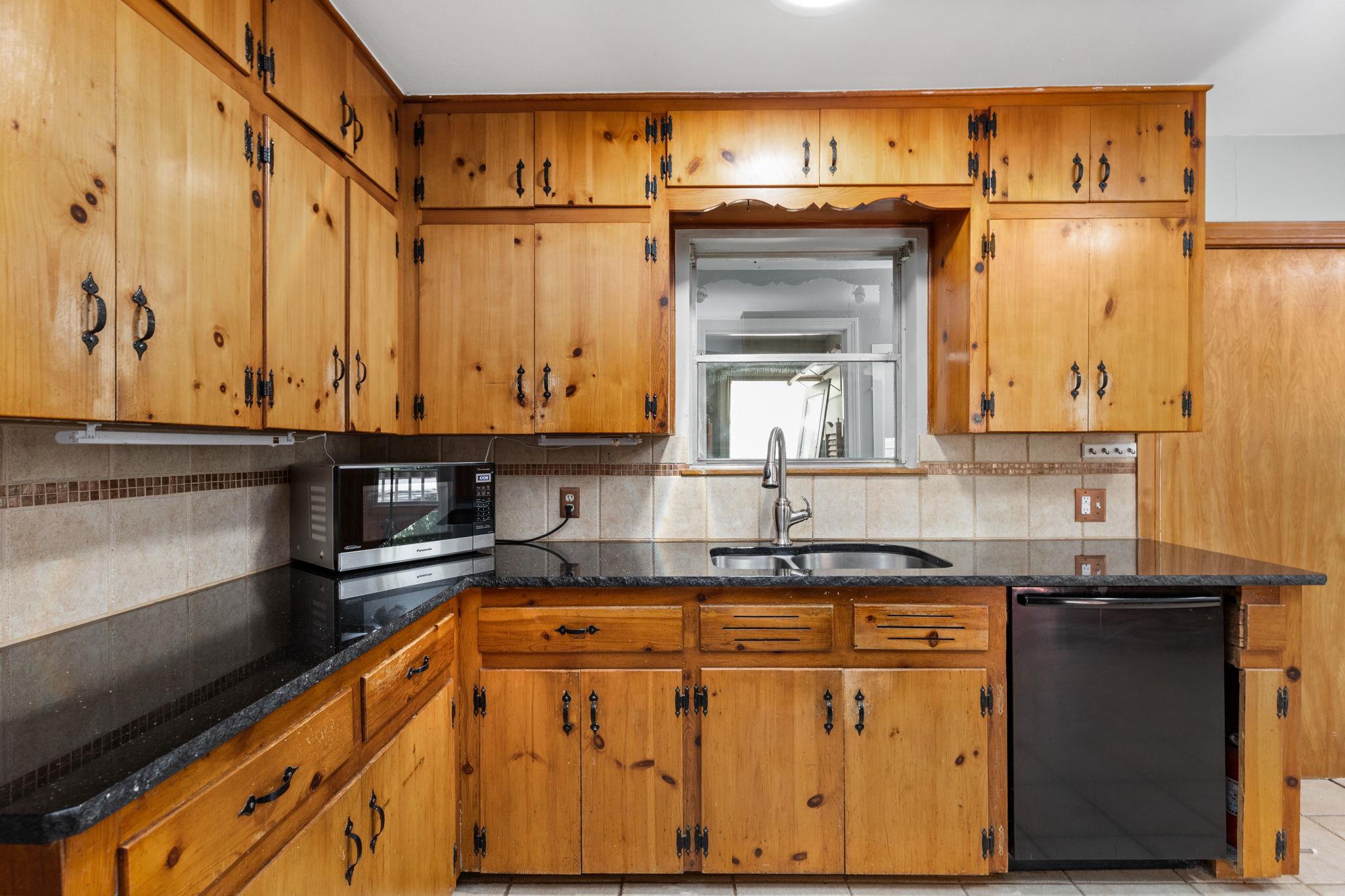 1105 Alegria Rd, Austin, TX 78757