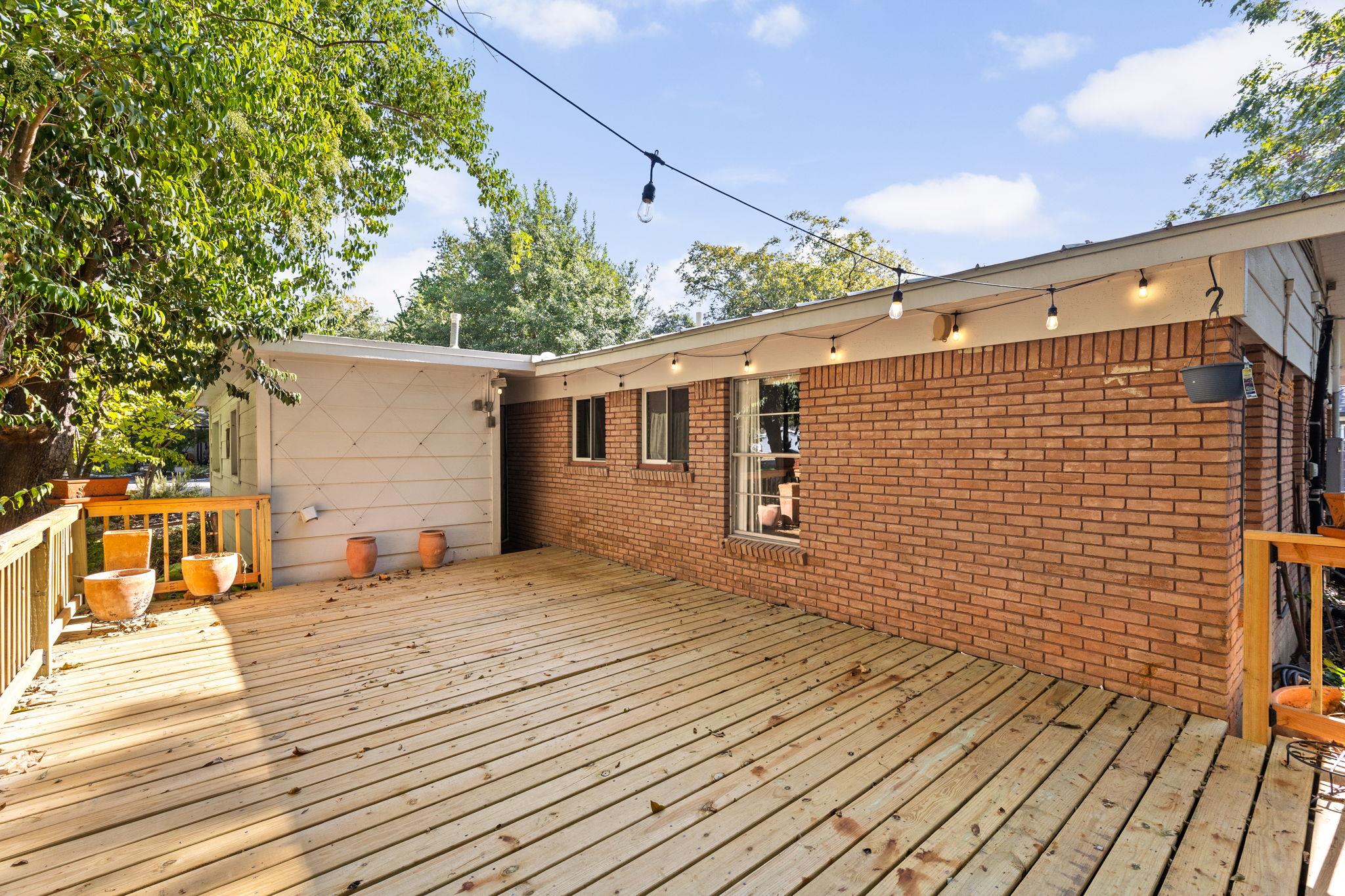 1105 Alegria Rd, Austin, TX 78757