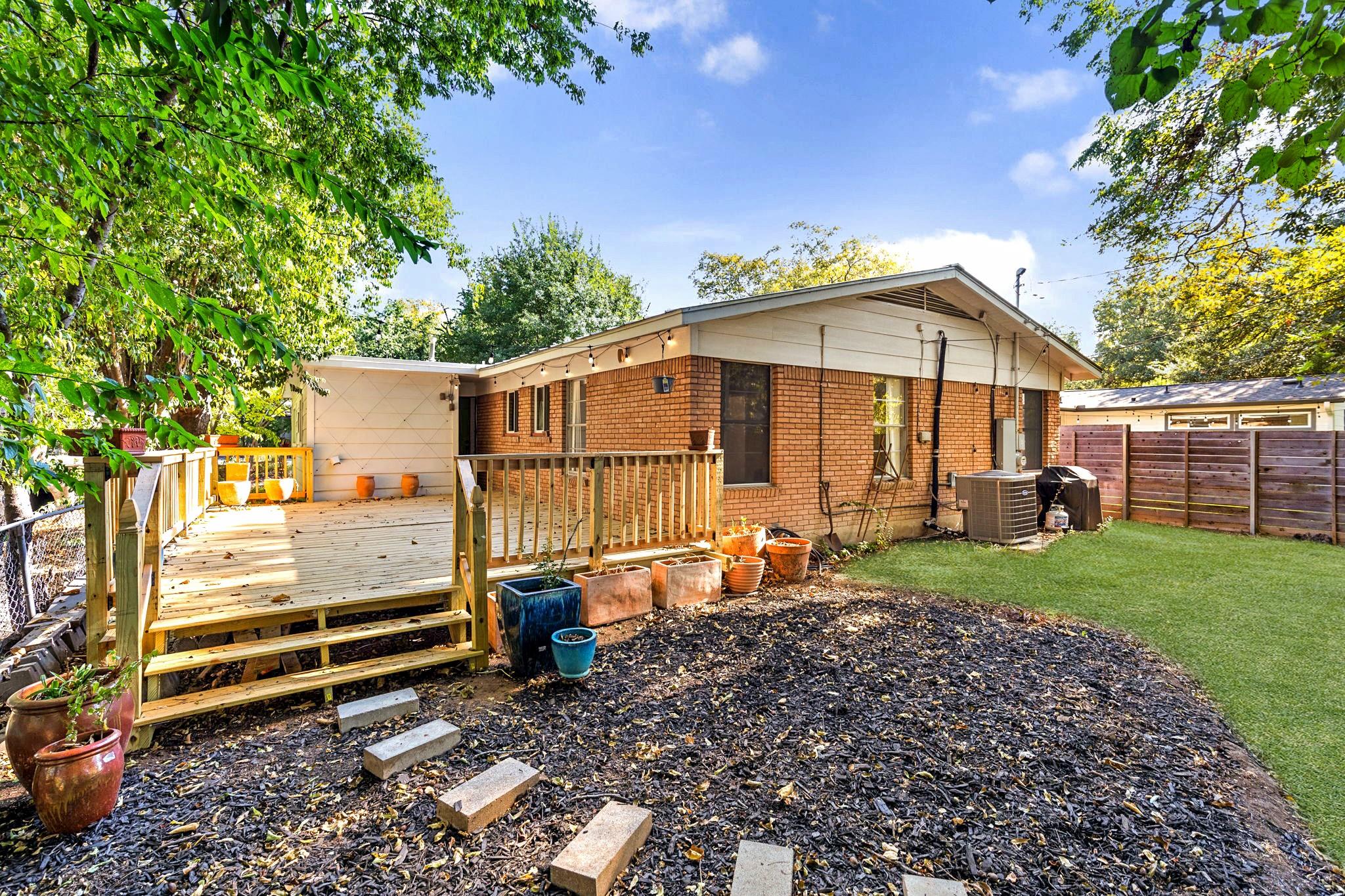 1105 Alegria Rd, Austin, TX 78757