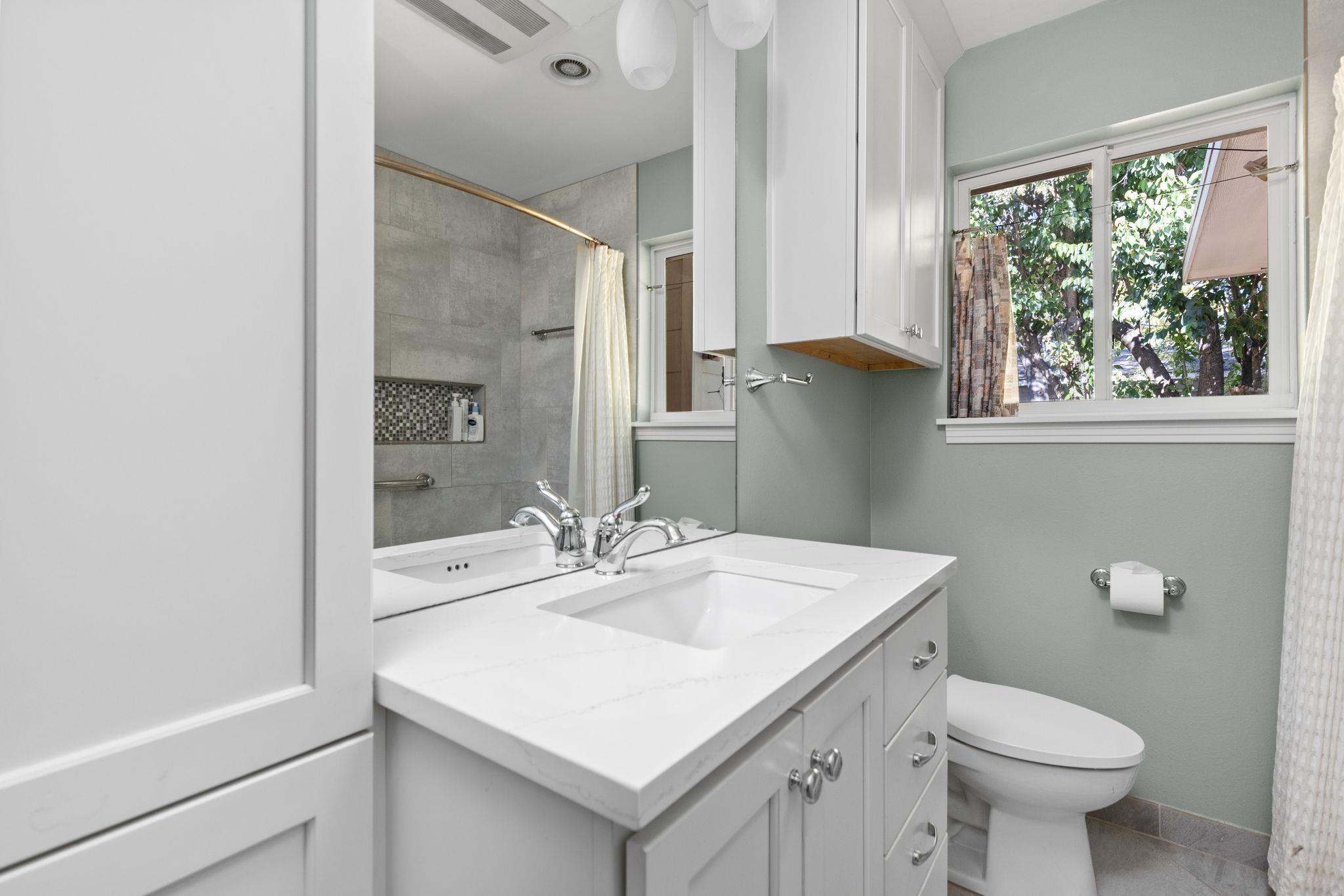 1105 Alegria Rd, Austin, TX 78757