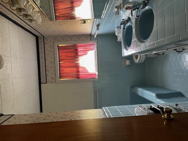 1204 E Lake Dr, Taylor, TX 76574