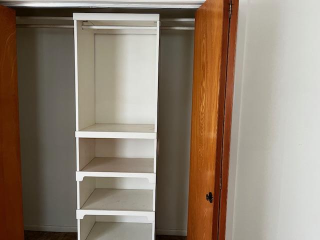 1204 E Lake Dr, Taylor, TX 76574