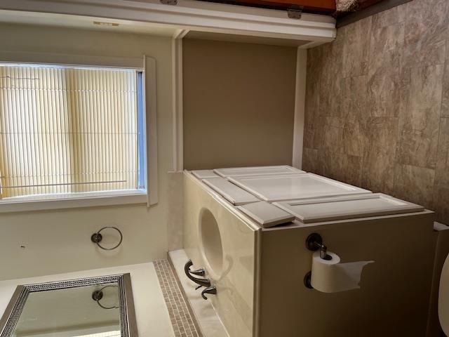 1204 E Lake Dr, Taylor, TX 76574