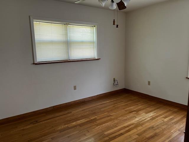 1204 E Lake Dr, Taylor, TX 76574