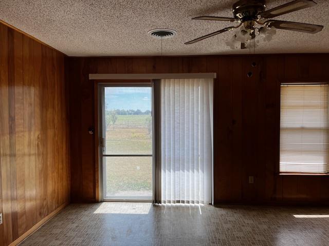 1204 E Lake Dr, Taylor, TX 76574