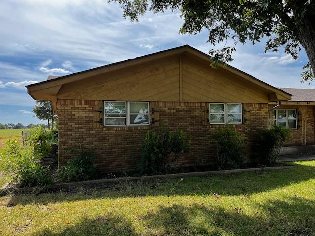 1204 E Lake Dr, Taylor, TX 76574