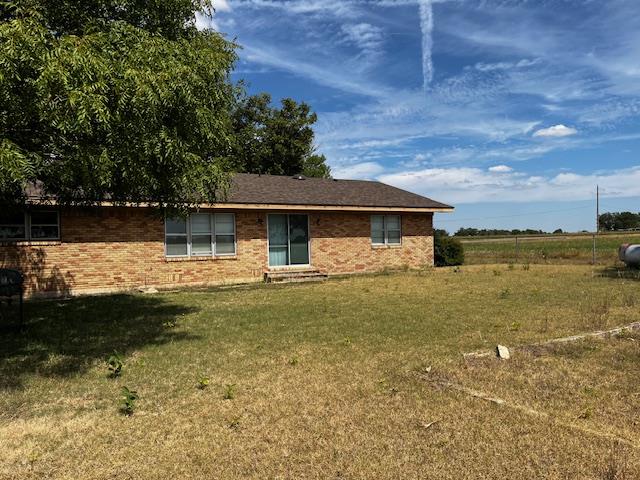 1204 E Lake Dr, Taylor, TX 76574