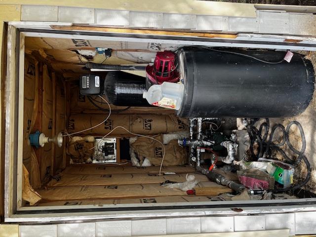 1204 E Lake Dr, Taylor, TX 76574