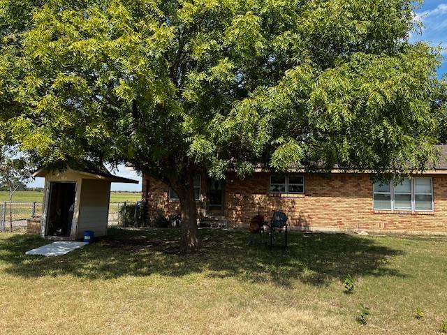 1204 E Lake Dr, Taylor, TX 76574