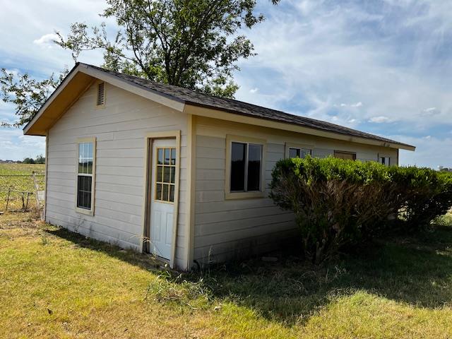 1204 E Lake Dr, Taylor, TX 76574