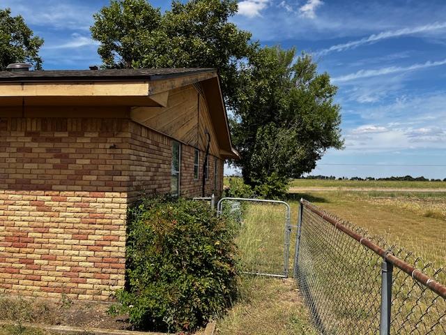 1204 E Lake Dr, Taylor, TX 76574