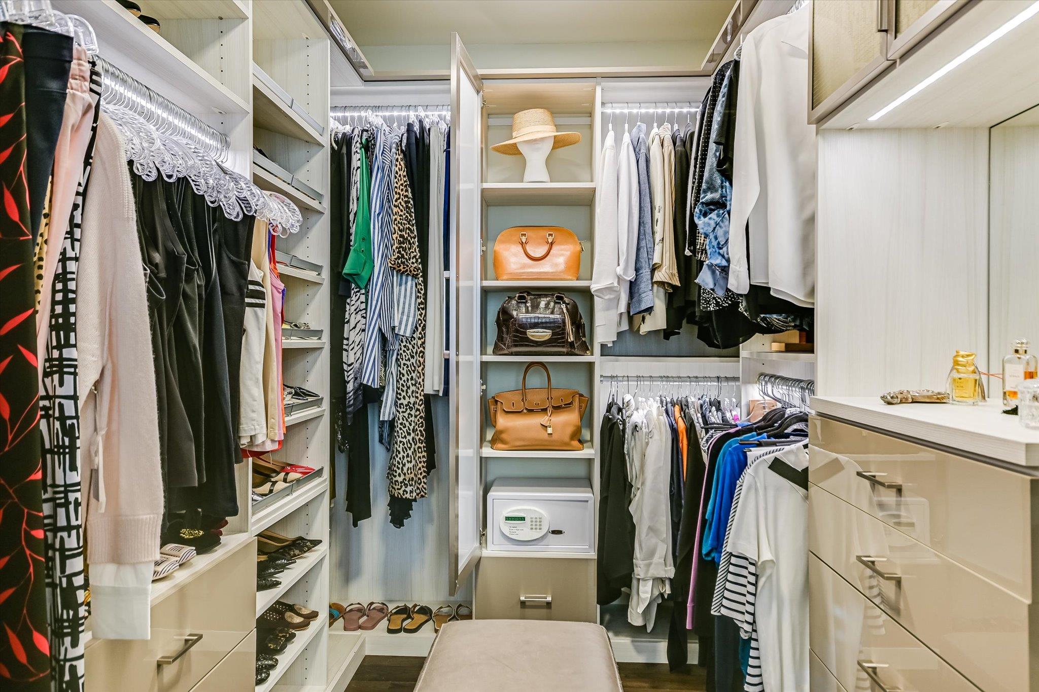 200 Congress Ave # 35AC, Austin, TX 78701