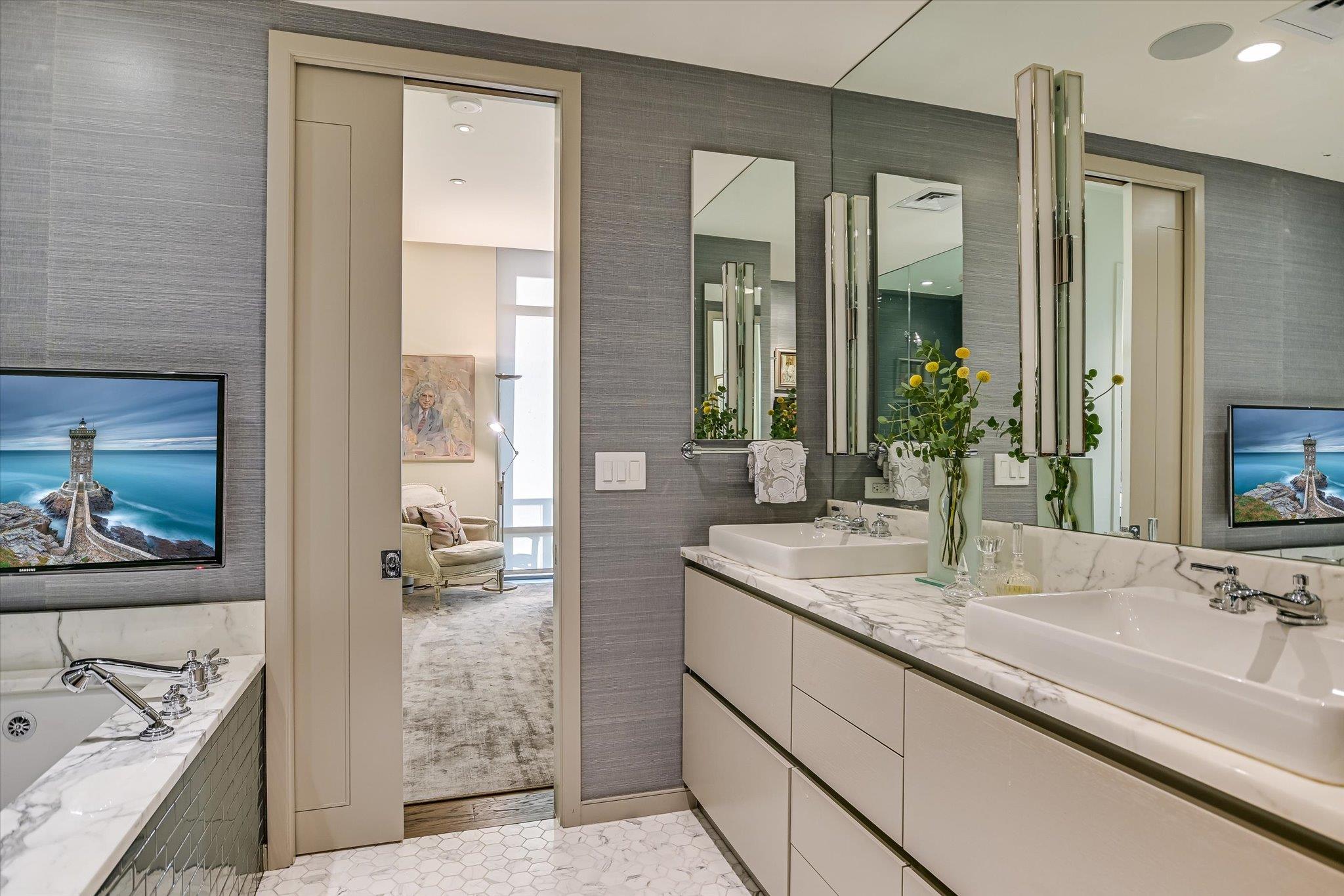 200 Congress Ave # 35AC, Austin, TX 78701