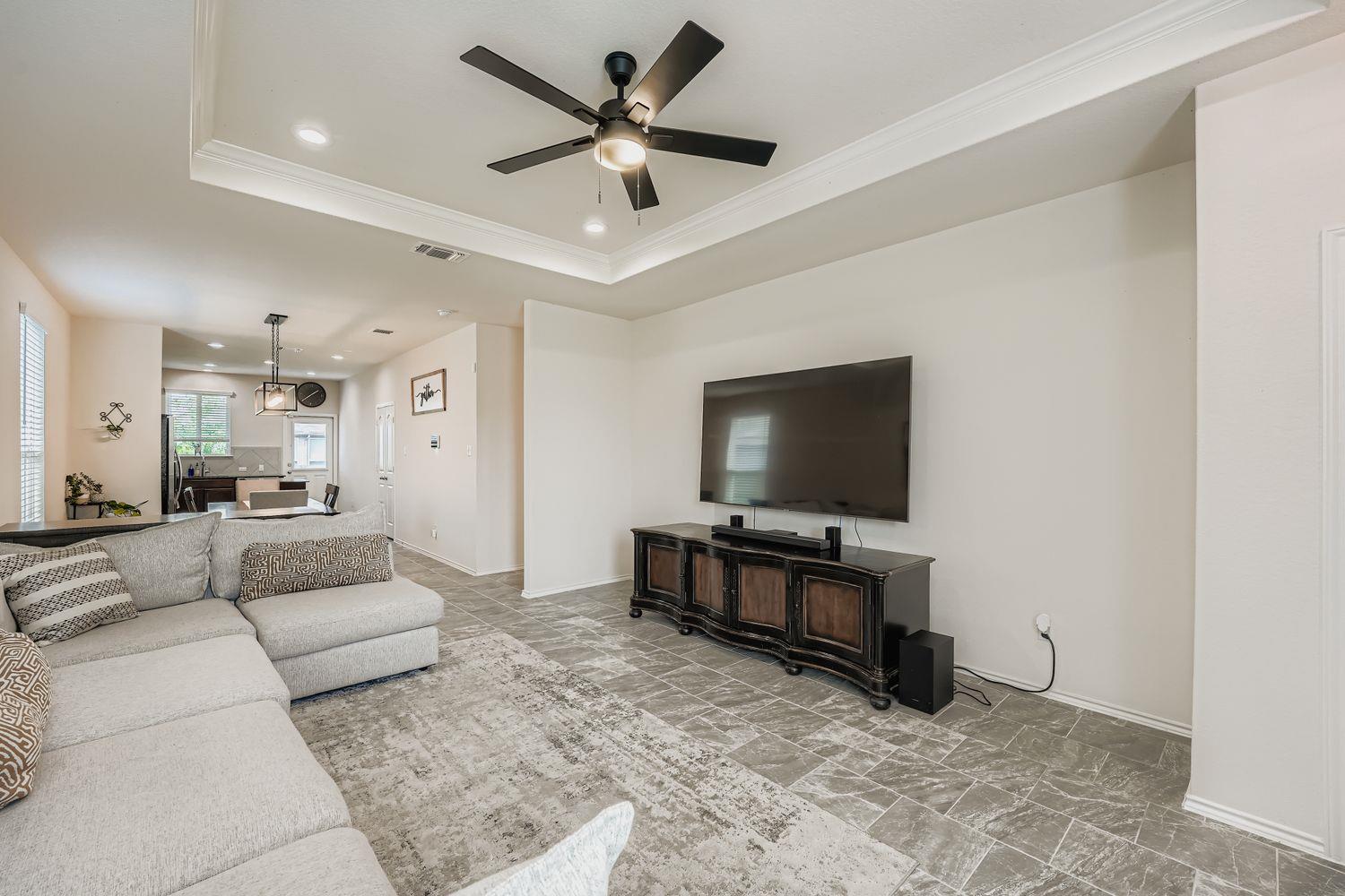 126 Big Leaf Dr, Buda, TX 78610