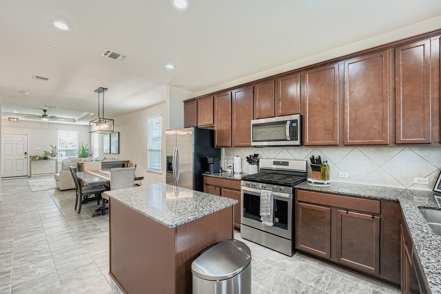 126 Big Leaf Dr, Buda, TX 78610