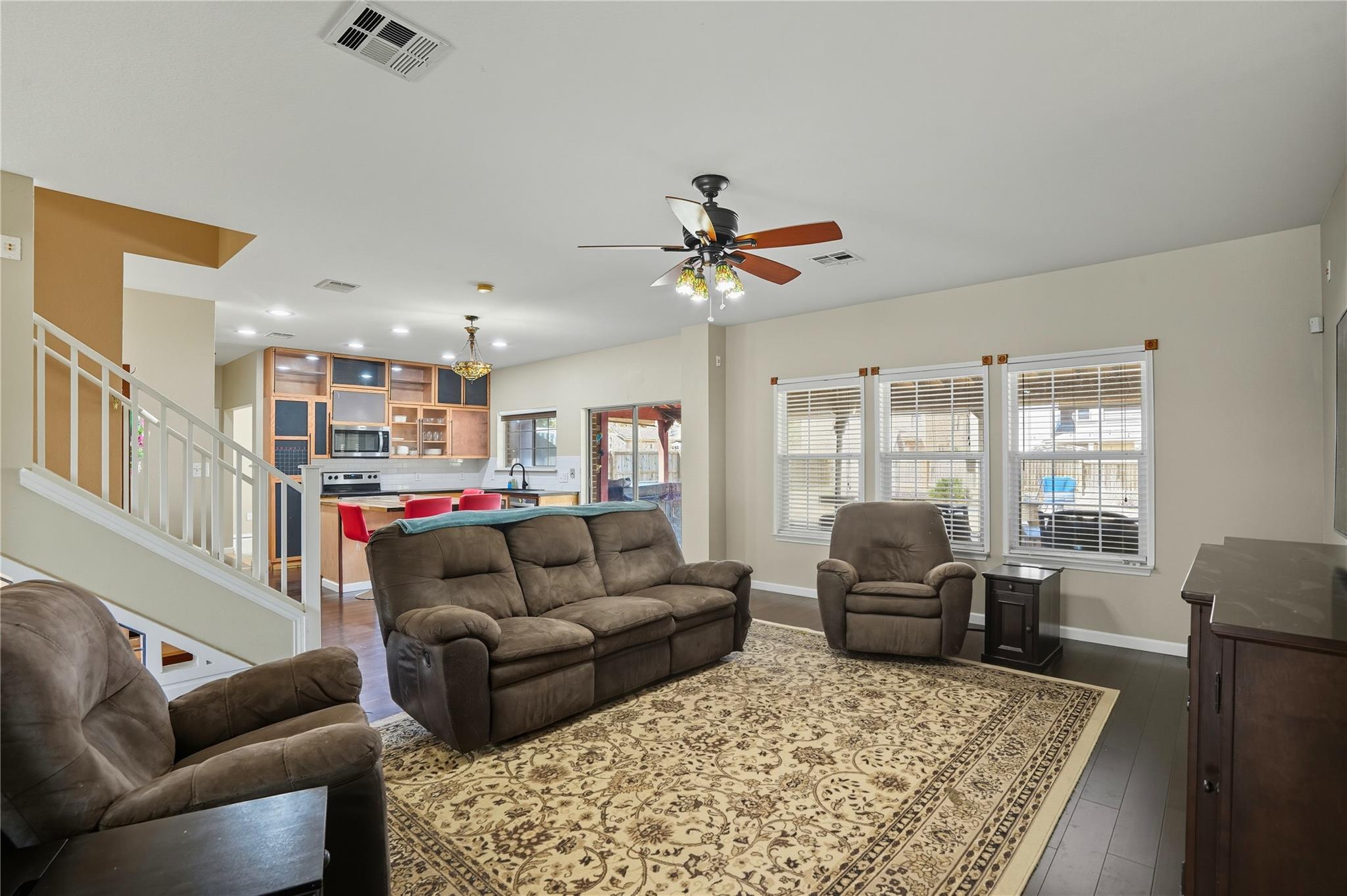 402 Red Tailed Hawk Dr, Pflugerville, TX 78660