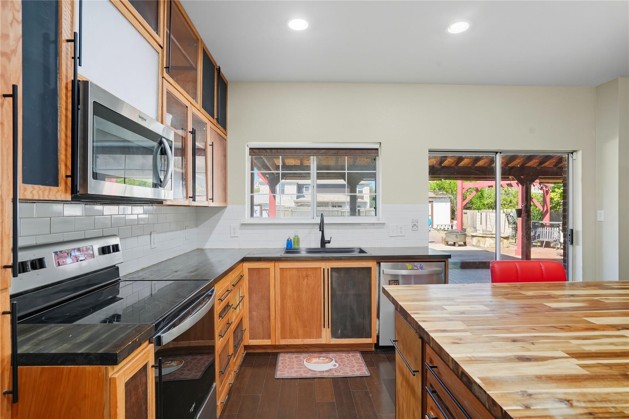 402 Red Tailed Hawk Dr, Pflugerville, TX 78660