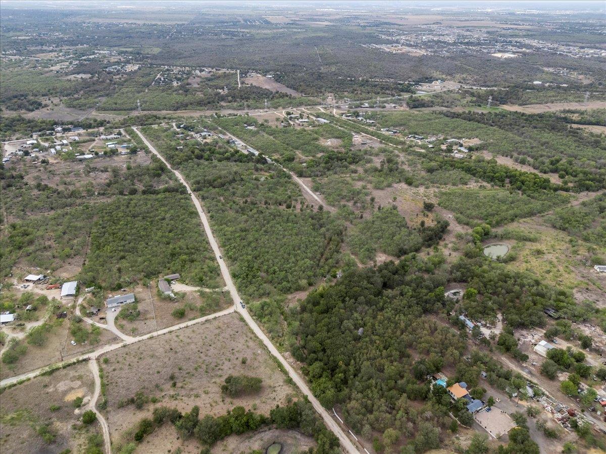 211 Caldwell Rd, Dale, TX 78616