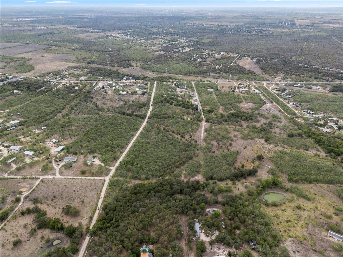 211 Caldwell Rd, Dale, TX 78616