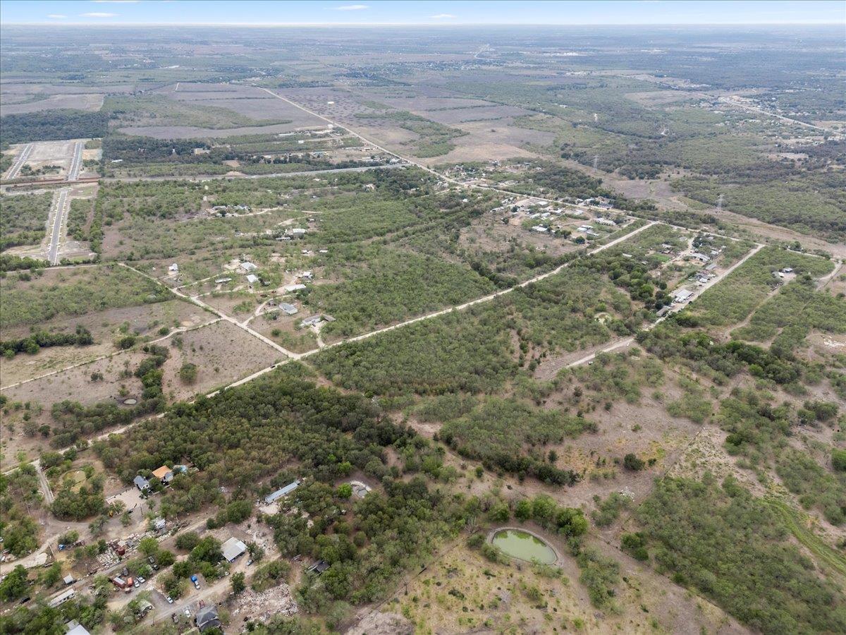 211 Caldwell Rd, Dale, TX 78616