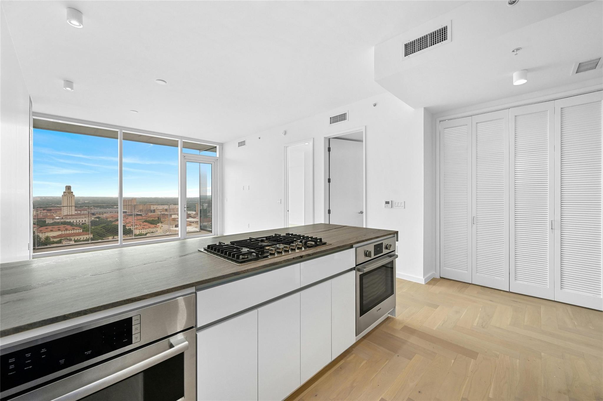 313 W 17th St # 1702, Austin, TX 78701