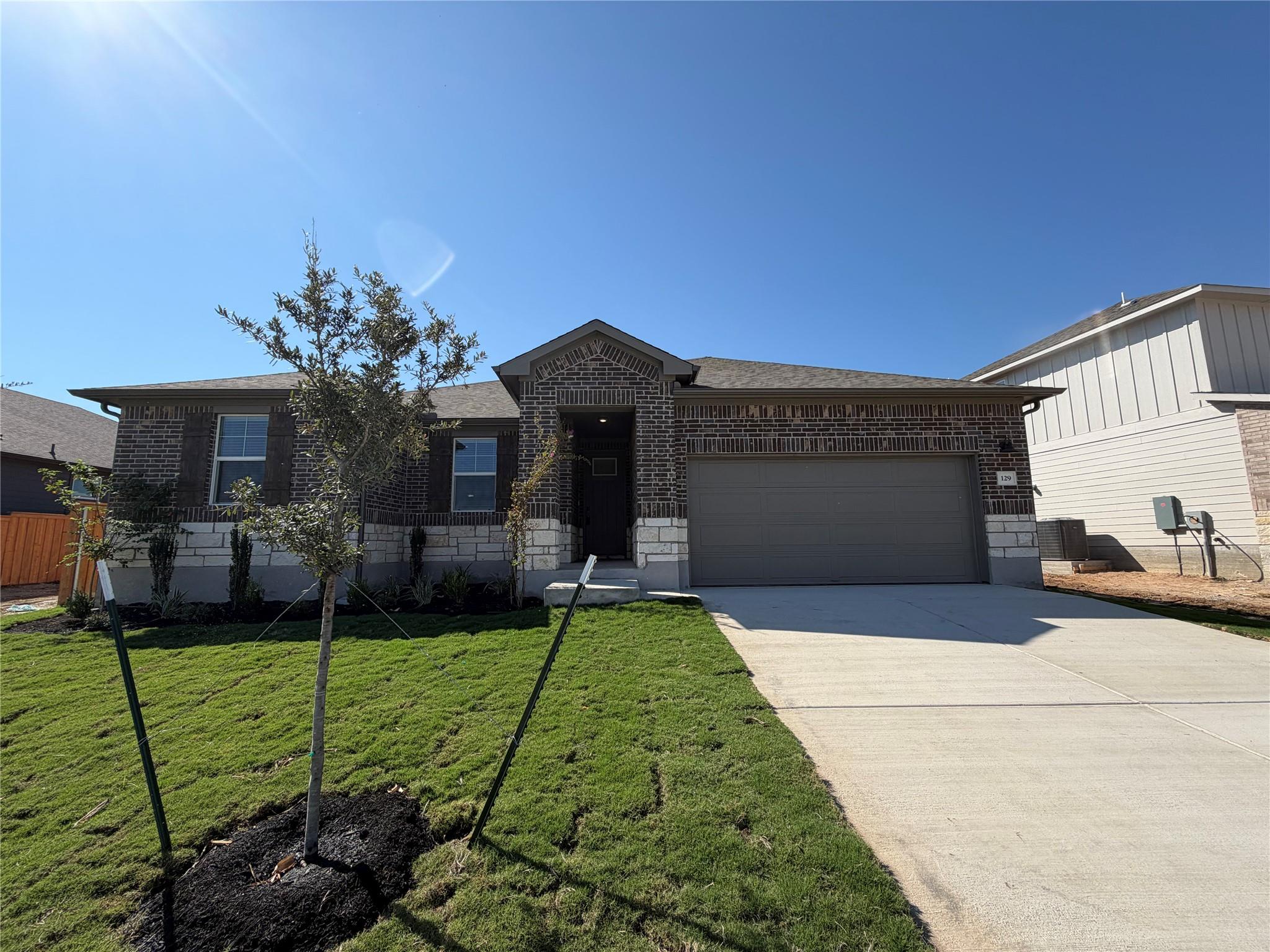 129 Divisadero Dr, Hutto, TX 78634
